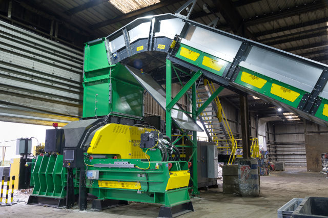 bollegraaf-2-ram-baler-side-view van dyk recycling solutions